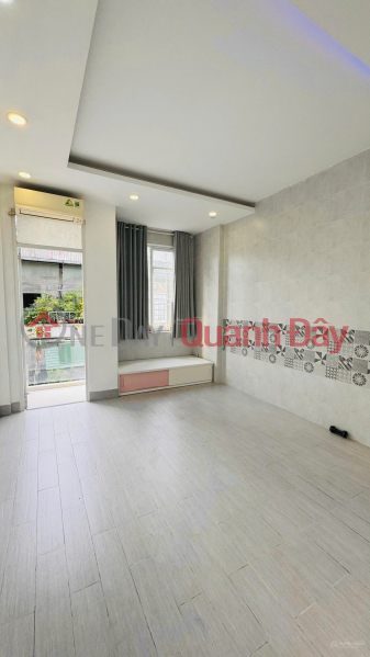 đ 14.9 Billion, House for sale in an 8m wide alley (wide enough for two cars to pass each other) at 490 Nguyen Tri Phuong.