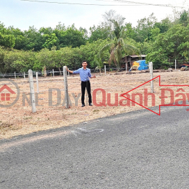 Selling a plot of land in Chon Thanh town with 12m plastic frontage, residential land, ready book _0