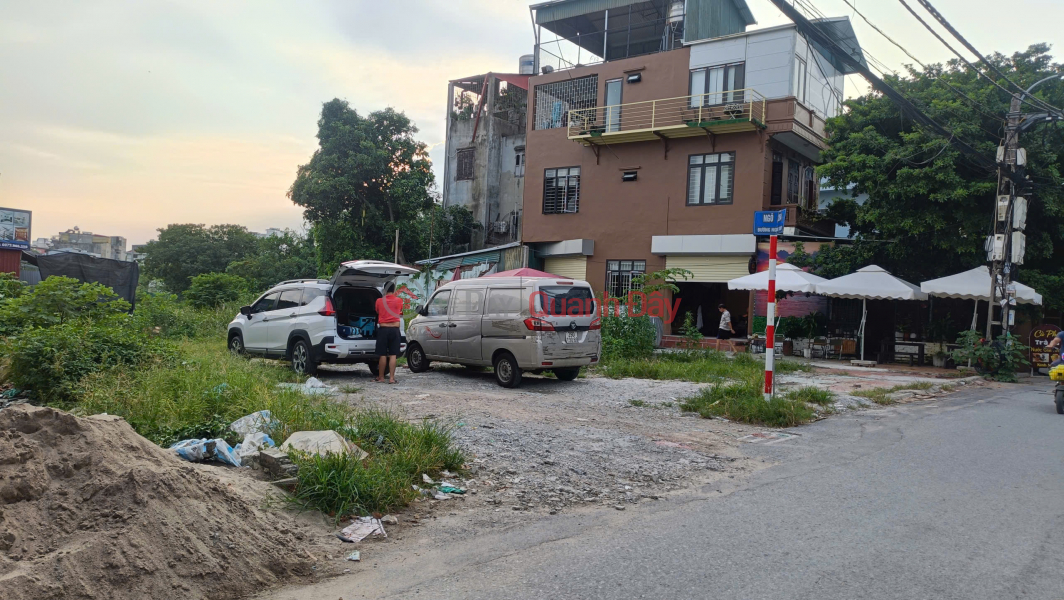 FOR SALE LOT OF LAND FRONTING THE ALLEY - CARS CAN AVOID - BUSINESS NGOC THUY LONG BIEN Sales Listings