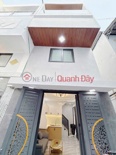 STUNNING 3-STORY HOUSE - IN THE HEART OF DISTRICT 4 - READY TO MOVE IN. _0
