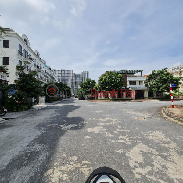 Siêu Gấp Gáp. Biệt thự sân vườn 2 tầng 200m2m đường 18m trung tâm Gia Lâm chỉ 2x nhỏ. Lh 0989894845 Niêm yết bán