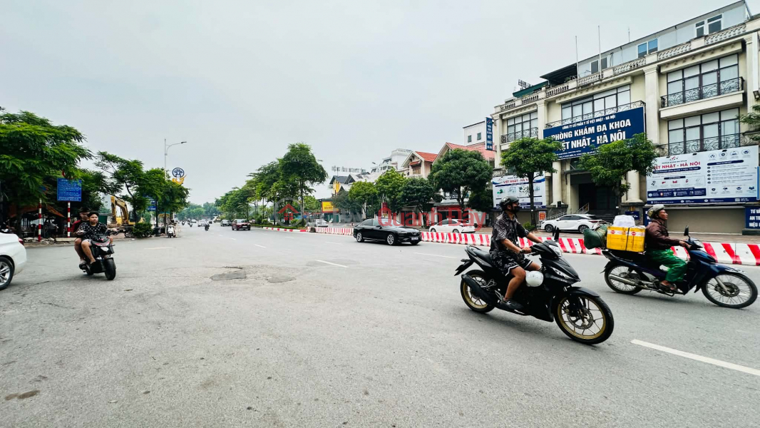 Property Search Vietnam | OneDay | Residential | Sales Listings House for sale at 6 Co Linh Street, 1 side facing an alley accessible by car, 80m², 5.5m frontage, paved sidewalk, stable planning.