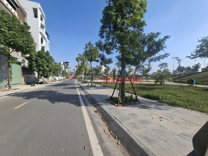 Land for sale in lane 268\\/58 Ngoc Thuy, near the park, 47m wide for trucks, only 7 billion 1. Contact 0936123469 Sales Listings