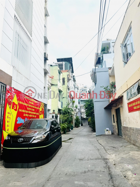 đ 8.3 Billion **House for sale in alleyway off Cong Hoa Street, Ward 13, Tan Binh District (4.5x18m),near T3 train station**