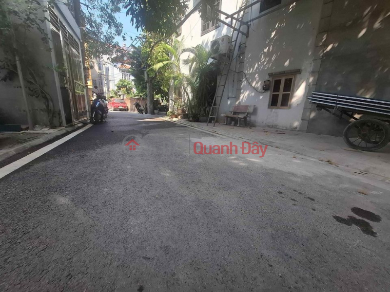 Property Search Vietnam | OneDay | Nhà ở | Niêm yết bán, Bán mảnh đất Lô góc ngõ 210 Đức Giang, DT 31,7m oto tránh, trải nhựa giá hơn 4 tỷ TL. LH: 0936123469