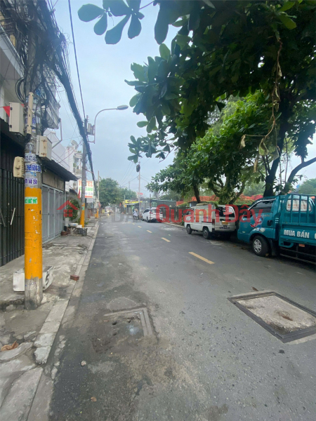 đ 1,95 tỷ, BÁN NHÀ VỊ TRÍ ĐẸP, HẺM XE HƠI RỘNG 2 XE Ô TÔ TRÁNH NHAU TẠI quận 12 TP HCM