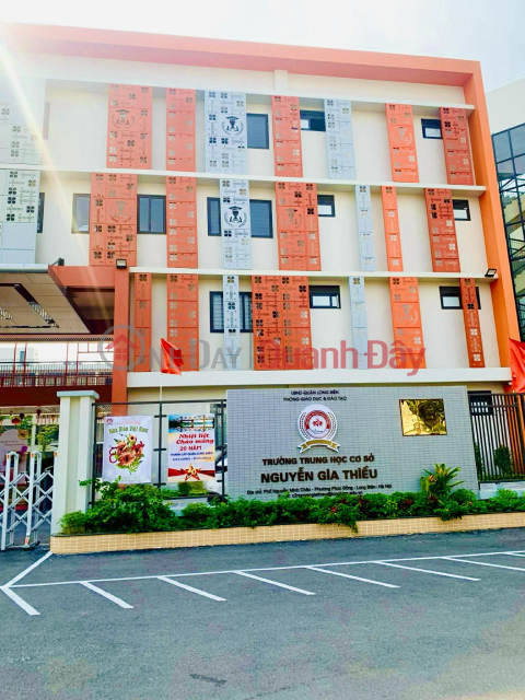 Adjacent to Diamond Long Bien, 105m² x 7 floors, 6.5m frontage, prime location, suitable for both living and business. _0