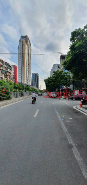 House for sale Near the intersection of MAC THAI TO - TRUNG KY, subdivision of cars into the house. Area 40m2 4 floors MT 5m Sales Listings