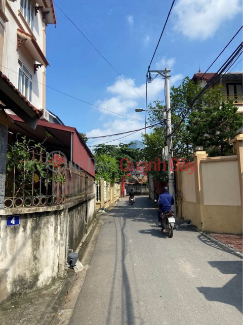 Land for sale in Xuan Thuy. 70m2 * frontage 4.5m * 4.2 billion. 7-seat car can pass, enter the land _0