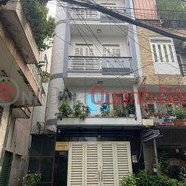 OWNER NEEDS TO SELL HOUSE QUICKLY. Beautiful location in Tan Binh district, HCMC _0