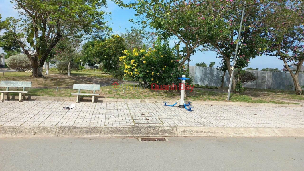 ₫ 1.8 Billion HOT HOT TO OWN A BEAUTIFUL LOT OF LAND - GOOD PRICE In Duc Hoa district, Long An