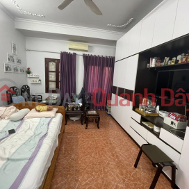 Rất hiếm! Bán nhà Hào Nam 32m2, 4 tầng, mặt tiền gần 4.2m, nhỉnh 13 tỷ, ô tô tránh, vỉa hè _0