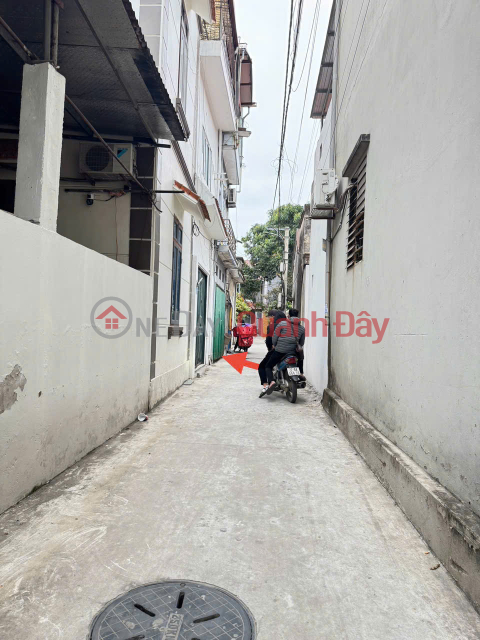 Quick sale of a 3-story house in Group 3, Quang Minh. Adjacent to the industrial zone. Wide road, parking available. _0