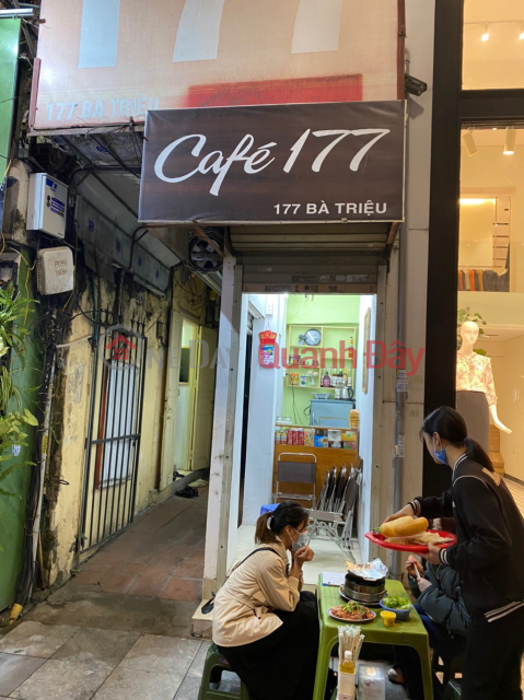 Bán nhanh nhà và cửa hàng mặt phố Bà Triệu, gần Vincom Bà Triệu, DT 20m2. _0