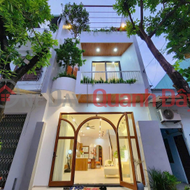 URGENT SALE OF JAMISSION GARDEN HOUSE - NEAR AN PHU DONG APARTMENT - 4 FLOORS - 68.5M2 - FULL FURNITURE FREE - 4 BILLION 5 _0