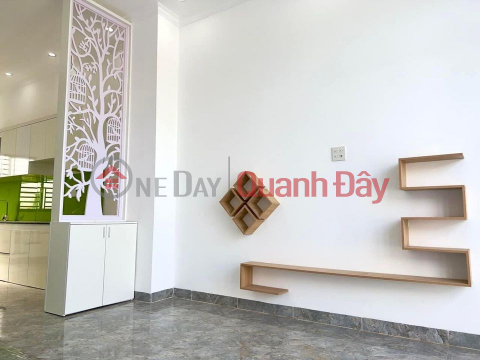 The house has a nice location in: Long Hoa Ward, Binh Thuy District, Can Tho City, suitable for business, open an office _0