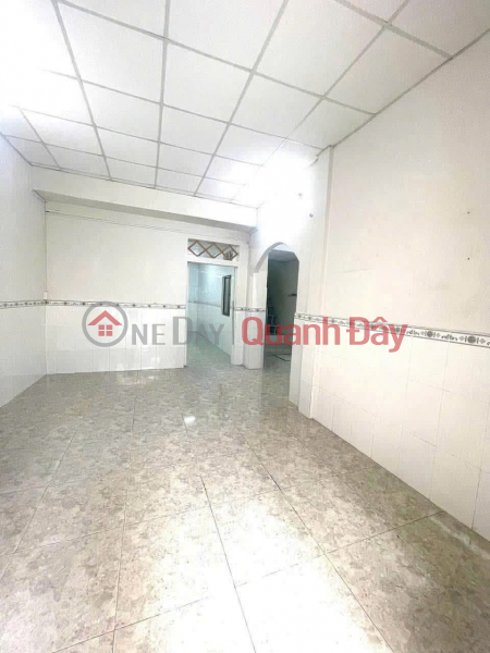 đ 12 Million/ month Owner renting out a house in Phu Nhuan district: 3 bedrooms, 2 bathrooms, 1 ground floor and 1 mezzanine, price 12 million VND\\/month, negotiable.