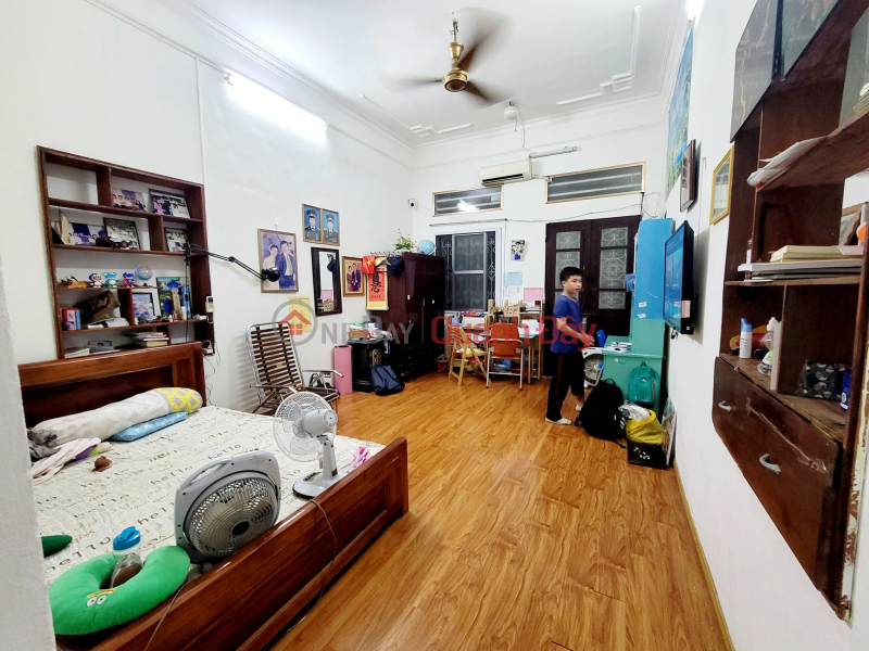 đ 3.25 Billion Selling a private house on Thinh Quang street 30m 6 floors 3 sleeping in a rural alley near the street, right at 3 billion, contact 0817606560