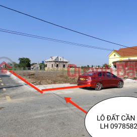 Owner needs to transfer corner lot with 2 street frontages. Road in front of house is 10 m. _0