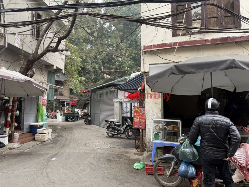 Ho Dac Di 103m, near the lake, car parking at the door only 16.9 billion, expanding at the back Sales Listings