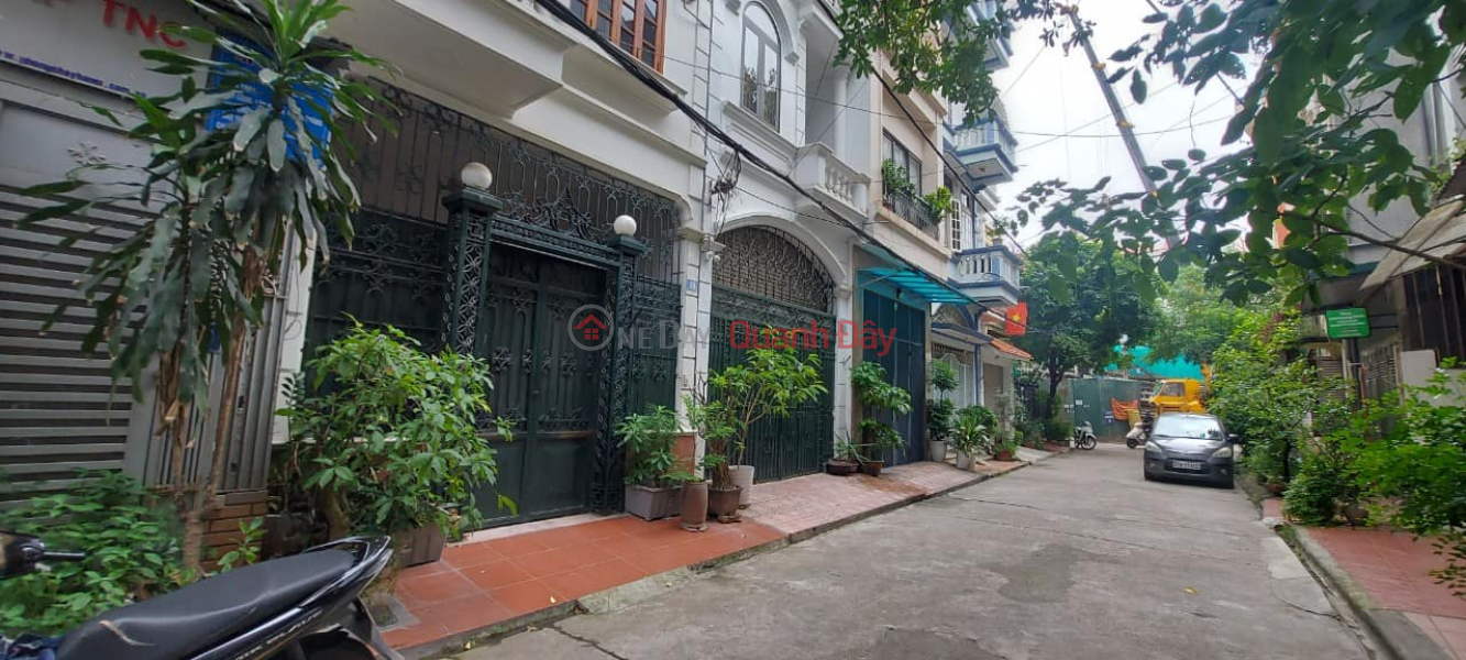 Car Alley Division Hoang Quoc Viet Street 55m2\\/ 4 floors\\/ MT 4.3m only 16.8 Billion, Living and Office Sales Listings