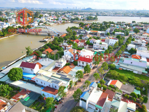 Land for sale on Nguyen Thanh Phuong street frontage, back side adjacent to river, full residential land, cheap price _0