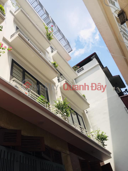 House with two sides in Hoang Quoc Viet lane 75m2. Car parking lot for business Sales Listings