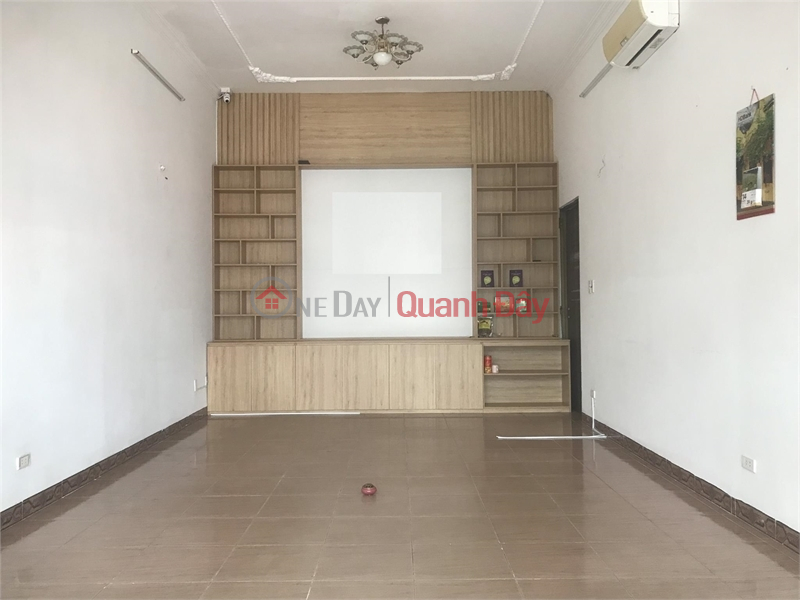 Space for rent in Nguyen Thai Hoc shopping mall, p7, city with clean glass room Rental Listings