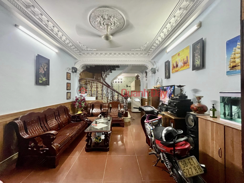 House for sale on Thinh Quang Dong Da street Dt 37m Mt: 3.8m each floor 2 bedrooms solid built house Sales Listings