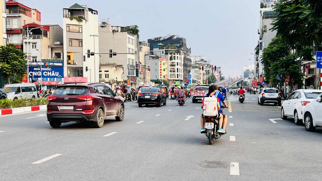 Property Search Vietnam | OneDay | Residential Sales Listings | House for sale in Hong Tien, 65m x 4 floors, 13.5m frontage, sidewalk for soccer, container truck turning around