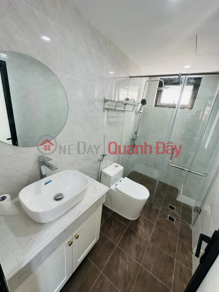 đ 7.5 Billion Owner needs to urgently sell 5-storey house, corner lot, 3 open spaces, car parking at the door in Quan Hoa, Cau Giay