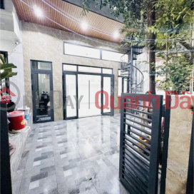 House for sale in CMT8, District 10, widening back, clean alley, over 8.x billion! _0