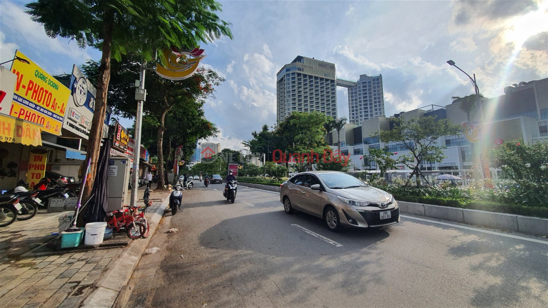 Land for sale on Lac Long Quan Street, Tay Ho District. 112m Approximately 13 Billion. Commitment to Real Photos Accurate Description. Owner Can Thanh Sales Listings