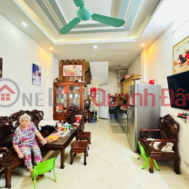 NEAR STREET - OWNER NEEDS TO SELL URGENTLY - FULL FURNISHED GIVEAWAY - FULL FUNCTIONS _0