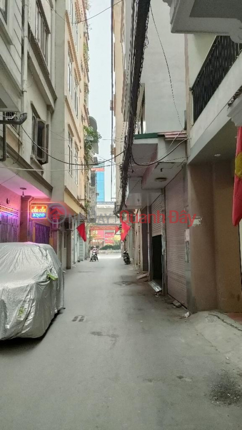 The auto business office building is 100m close to Nguyen Xien street. 5 floors. 17.5 billion _0