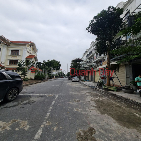 Resettlement area in Trau Quy, Gia Lam. Area 61m2, frontage 4m, road width 13m, price 11 billion VND (negotiable). Contact 0989894845 _0