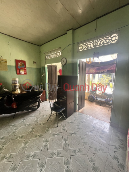 ► Corner plot with two street frontages near Tran Cao Van main road, walking distance to the beach, 94m2, 5m wide, 3.x billion VND (negotiable). Sales Listings