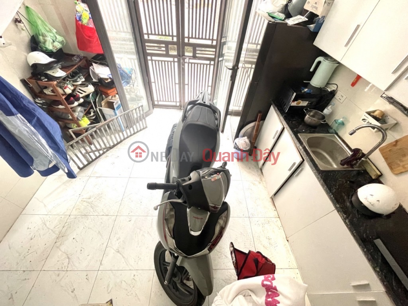 đ 4.25 Billion HOANG QUOC VIET 18M x5 FLOORS ONLY 4.250 BILLION, ALLEY, CORNER LOT, CARS CAN PASS THE HOUSE, RESIDENTIAL BUILDER, 30M TO THE STREET