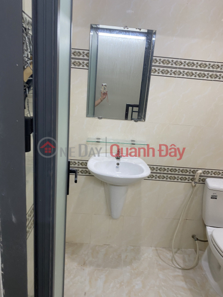 NHÀ SÁT CHỢ PHẠM VĂN HAI, 3.5x11m, 2 PHÒNG NGỦ Việt Nam Cho thuê | đ 12 triệu/ tháng