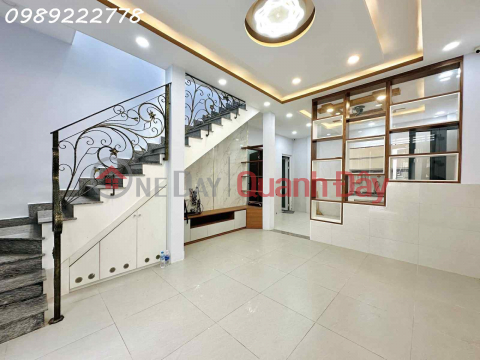 HOUSE FOR SALE AT CMT8, WARD 11, DISTRICT 3 - BEAUTIFUL 51M2 (4.3x8.1, expanding to 7.4 in the back) - 2 FLOORS, 3 BEDROOMS, 1 OFFICE - 50 METERS AWAY _0