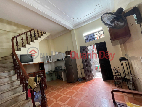 Cho thuê nhà 293 Tân Mai, 35m2, 3.5 tầng, 2 ngủ, 8 Triệu KD online kết hợp ở gia đình _0