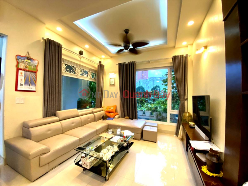 Selling Hoang Quoc Viet Townhouse in Cau Giay District. Book 42m Actual 54m Built 5 Floors 6m Frontage Slightly 13 Billion. Photo Commitment Sales Listings