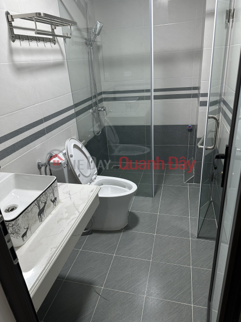 Cho thuê nhà mặt phố Vương Thừa Vũ, Thanh Xuân, Hà Nội. 40tr/tháng (có thương lượng). 6 tầng, 85m/tầng, 8 _0