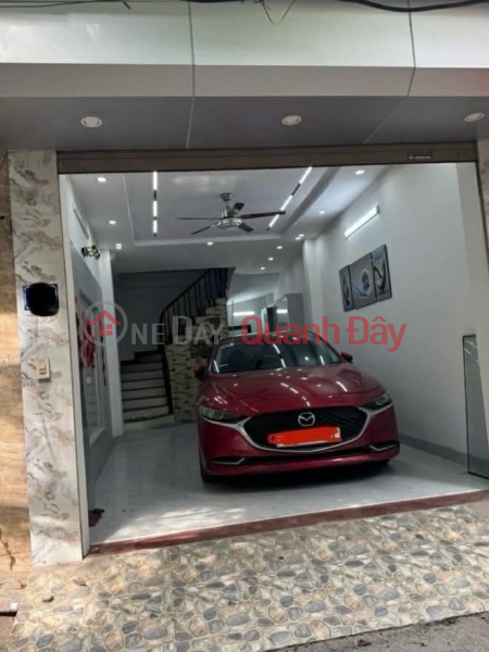 House for sale on Nguyen Van Cu street, car parking available, accessible alley, suitable for business. Sales Listings