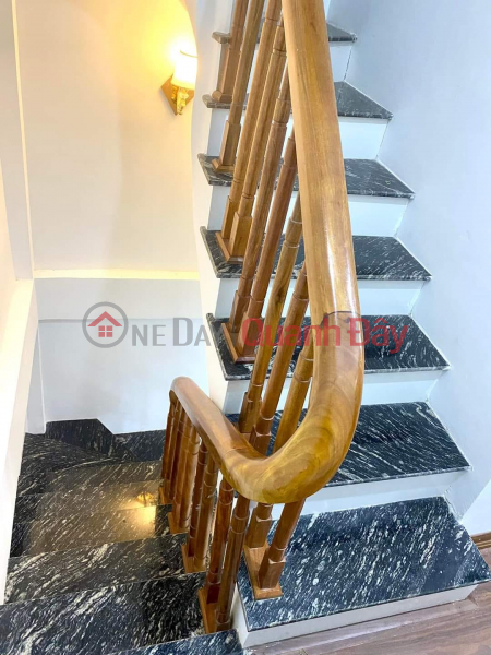 Property Search Vietnam | OneDay | Residential Sales Listings | SUPER RARE FOR SALE VINCOM Neighborhood NGUYEN CHI THANH 42M2 3FLOOR PRICE 5TILLION FULL FULL WOOD FURNITURE RED CAR