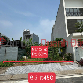 The owner wants to sell the land, near the industrial park, near the school. _0