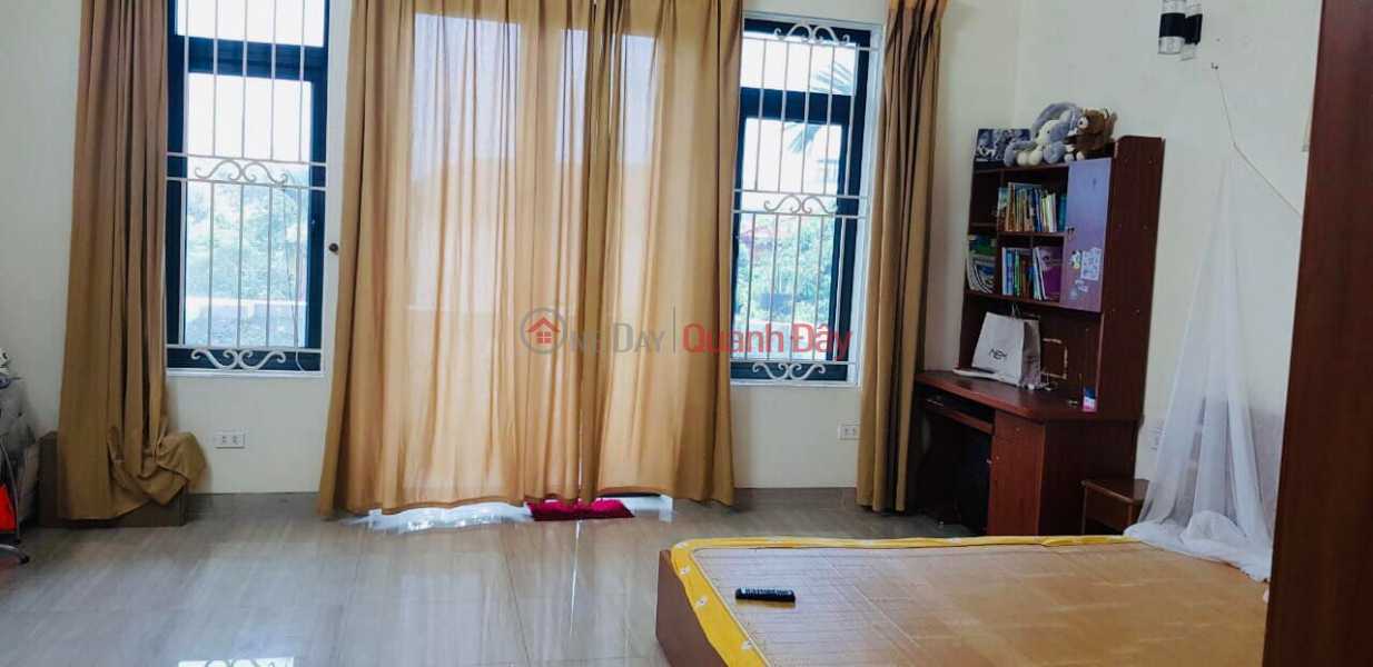 Selling land and giving away a 2-storey house on Khuong Trung street, car parking at Thanh Xuan Center intersection, investment price Sales Listings