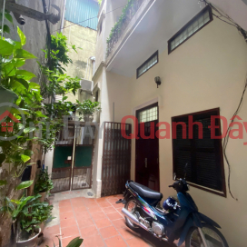 For garden cafe Whole house on Nguyen Thai Hoc Street, 35m2, 4 floors, 12 million _0