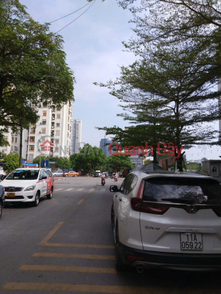 The owner is selling a townhouse in the Nam Trung Yen urban area, Yen Hoa ward, Cau Giay district, Hanoi. Vietnam, Sales đ 79.6 Billion