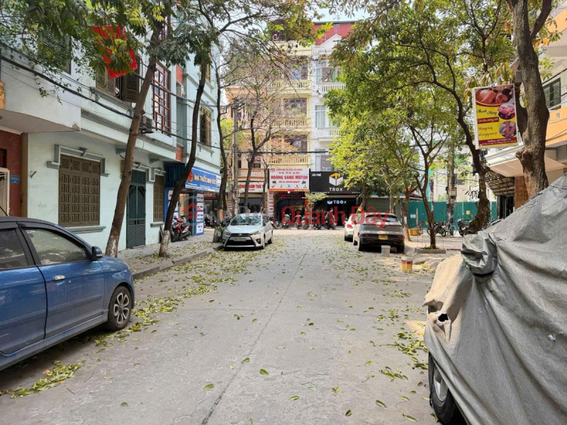 Beautiful new corner house, wide sidewalk allowing cars to pass, commercial frontage in Mo Lao urban area, 45m², 5 floors, 11.9 billion VND. Sales Listings